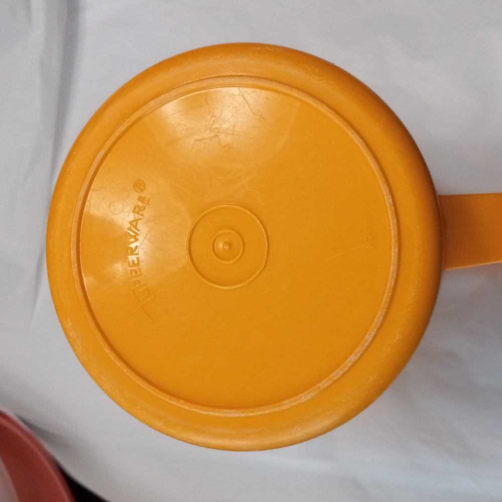 Tupperware pitcher - Picture 5 of 5